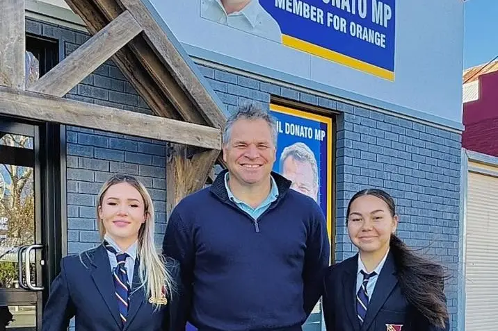 Peak Hill Central School leaders Mackenzie Pabis (left) and Lateekah Stanley met with Phil Donato to talk about further funding of the Western Access Program.
