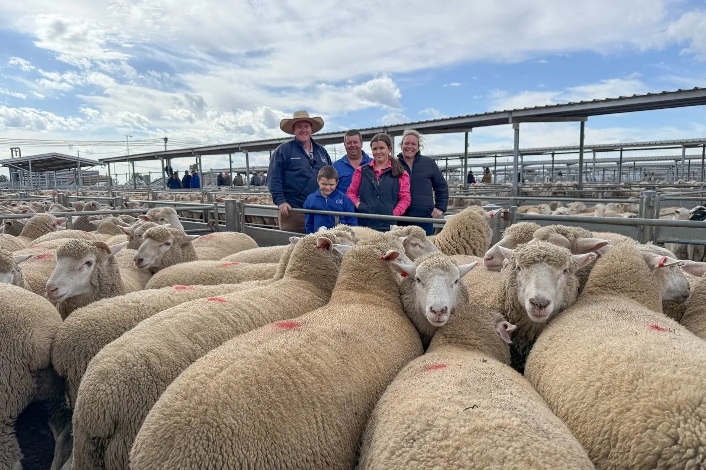 Livestock agent Adam Chudleigh, MCC Chudleigh Dobell, with Matthew and Kylie Parker of Goimbla Partnership and the $460 a head pen. PHOTO: Forbes Central West Livestock Exchange