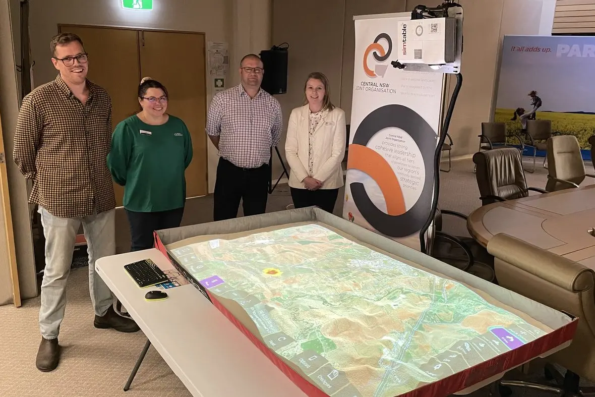 Chris Dart from Hunter Joint Organisation demonstrating the Simtable to Kylie Trueber, Andrew Francis and Jenny Webber in Parkes. 