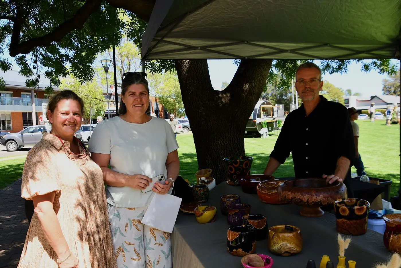 First time stall holder Pete Hannelly showed his pottery to Carly Cowan and Michelle McKeown. PHOTOS: Jenny Kingham
