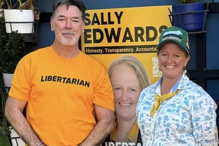 Libertarian candidate Sally Edwards, pictured with Roasted Kombi Cafe owner Darrin Gibson, was in Parkes during her election campaign.