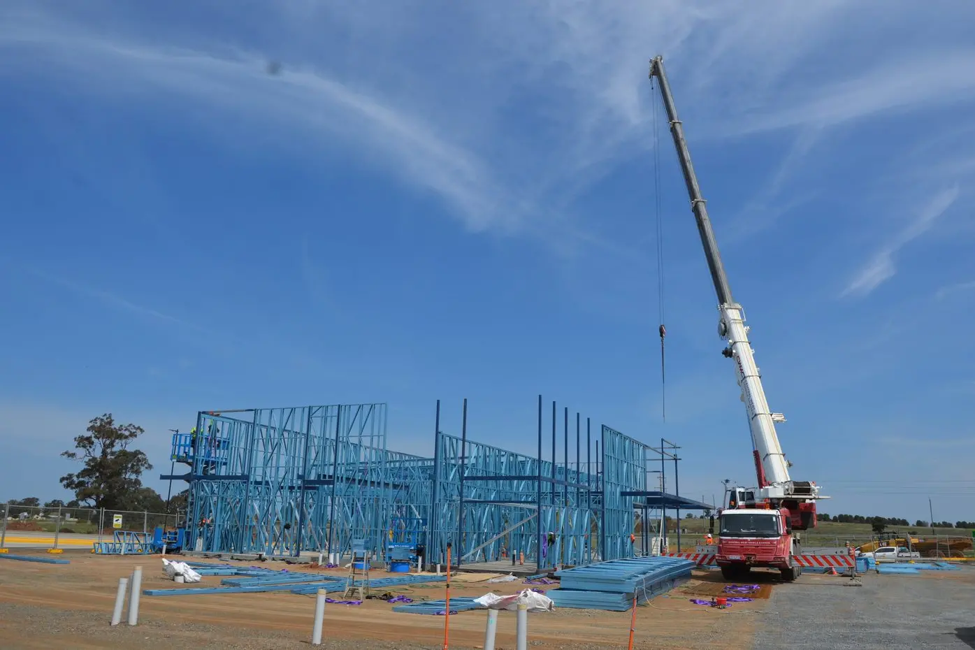 The new McDonald\\'s restaurant at the BP service centre on the Parkes Bypass under construction.