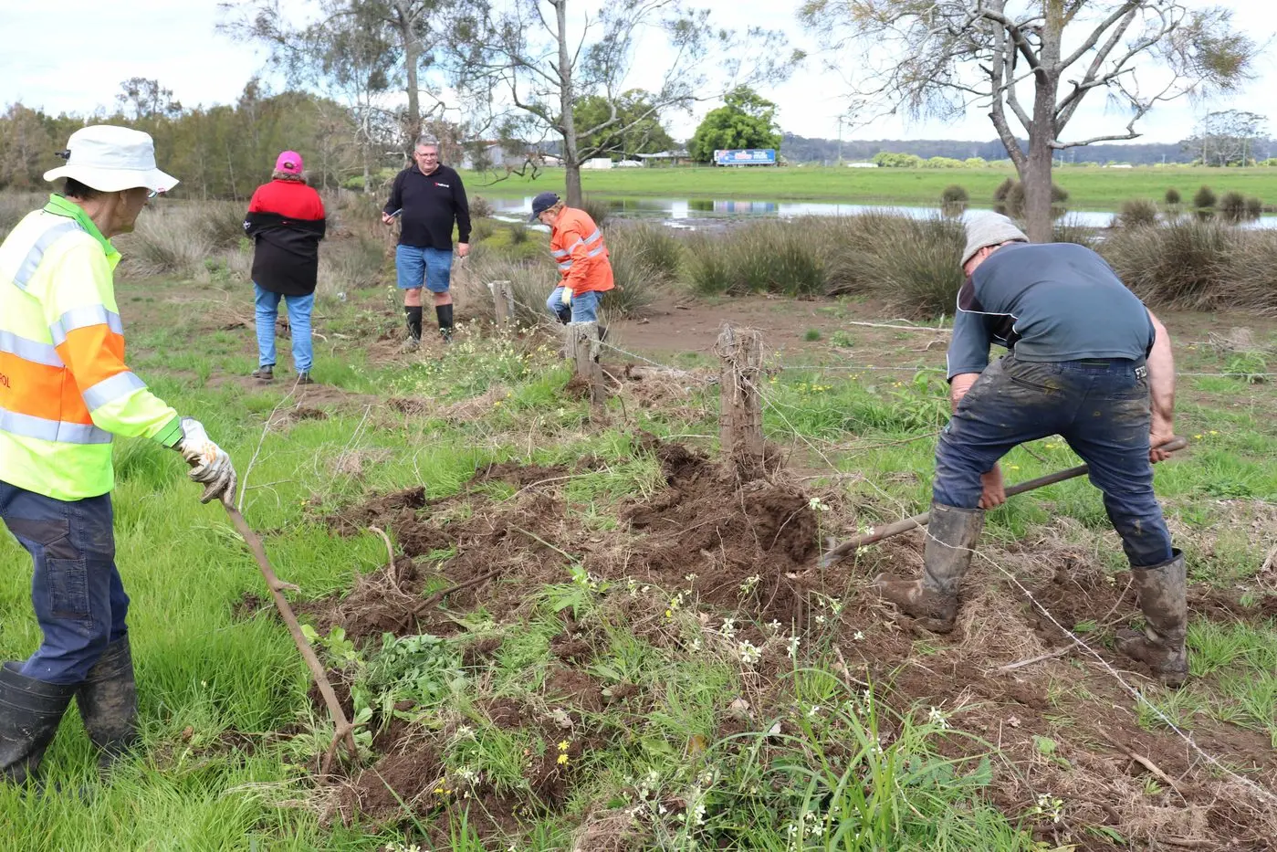 Thirty five Rural Aid volunteers will work across seven farms in Peak Hill next week for their final Farm Recovery Event for 2025.