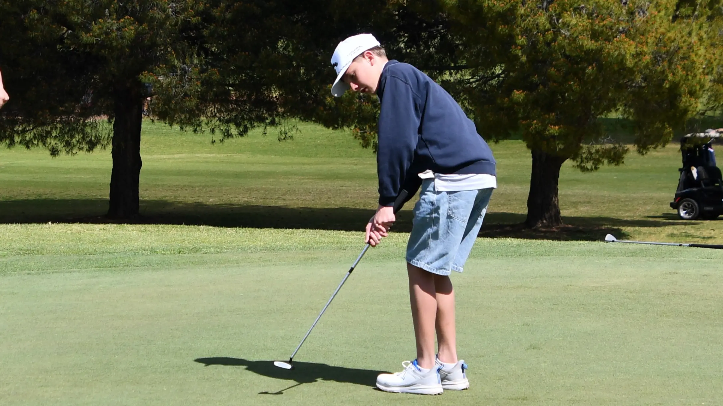 Leone, Kris blitz field in Ladies Foursome