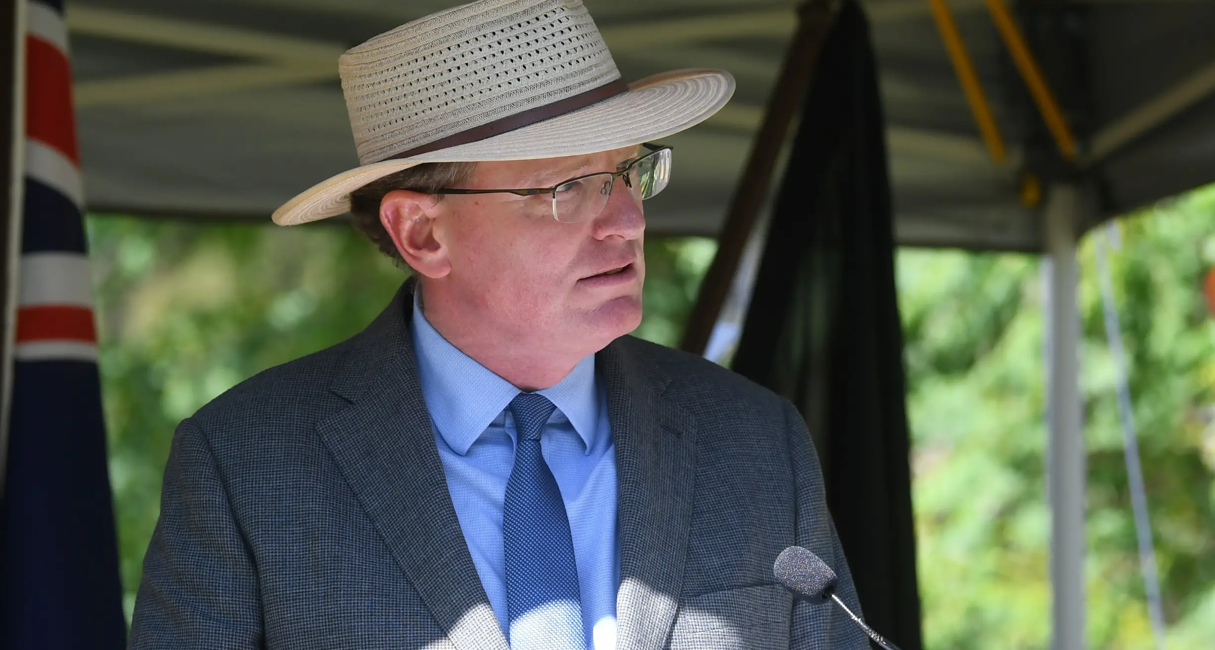 Mandate a green light for phasing out cash: Gee