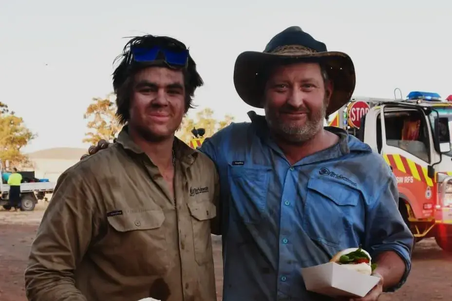 <p>Jackson Westcott and Ben Darcy, with their meals kindly provided by the Rapid Relief Team from Parkes in hand, were among the many individuals helping to contain the major Kadina Road fire at Alectown. PHOTO: Rapid Relief Team Facebook page</p>\\n