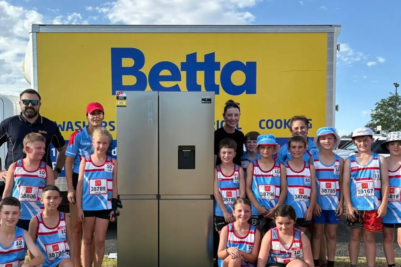 <p>Chad Hamood of Betta presents Parkes Little Athletics with a fridge. Betta has jumped on board as a sponsor for the club. </p>\\n