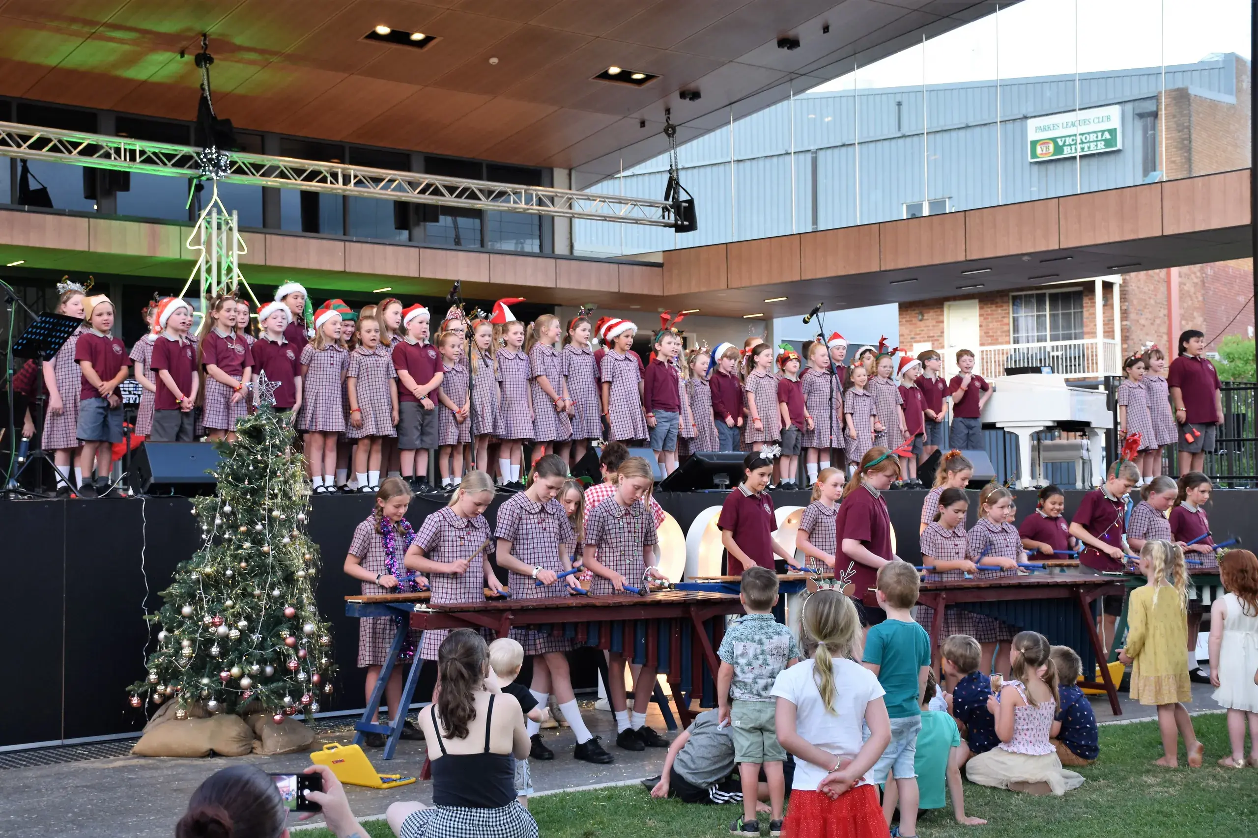 <p>Carols in the Park will be held this Sunday from 5pm at Cooke Park.</p>\\n