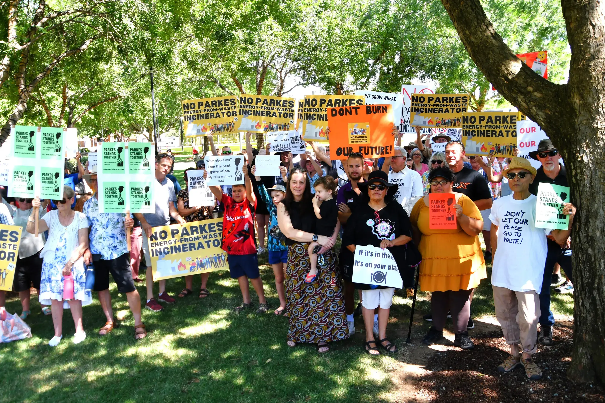 <p>An estimated 260 people from all walks of life gathered at the Sir Henry Parkes statue on Saturday morning and walked together in solidarity to Cooke Park carrying signs of protest against the proposed Energy from Waste facility in Parkes. PHOTO: Jenny Kingham</p>\\n
