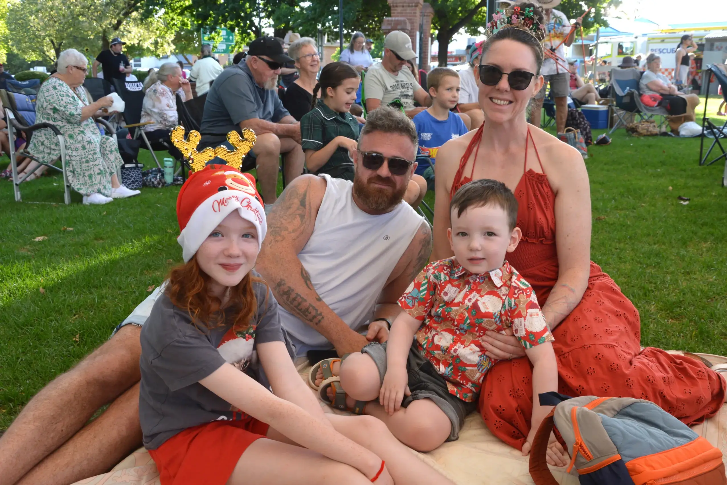 <p>Aela, Brendan, Onyz and Jessica Jones brought their picnic rug to enjoy the Christmas Carols. PHOTOS: Madeline Blackstock</p>\\n