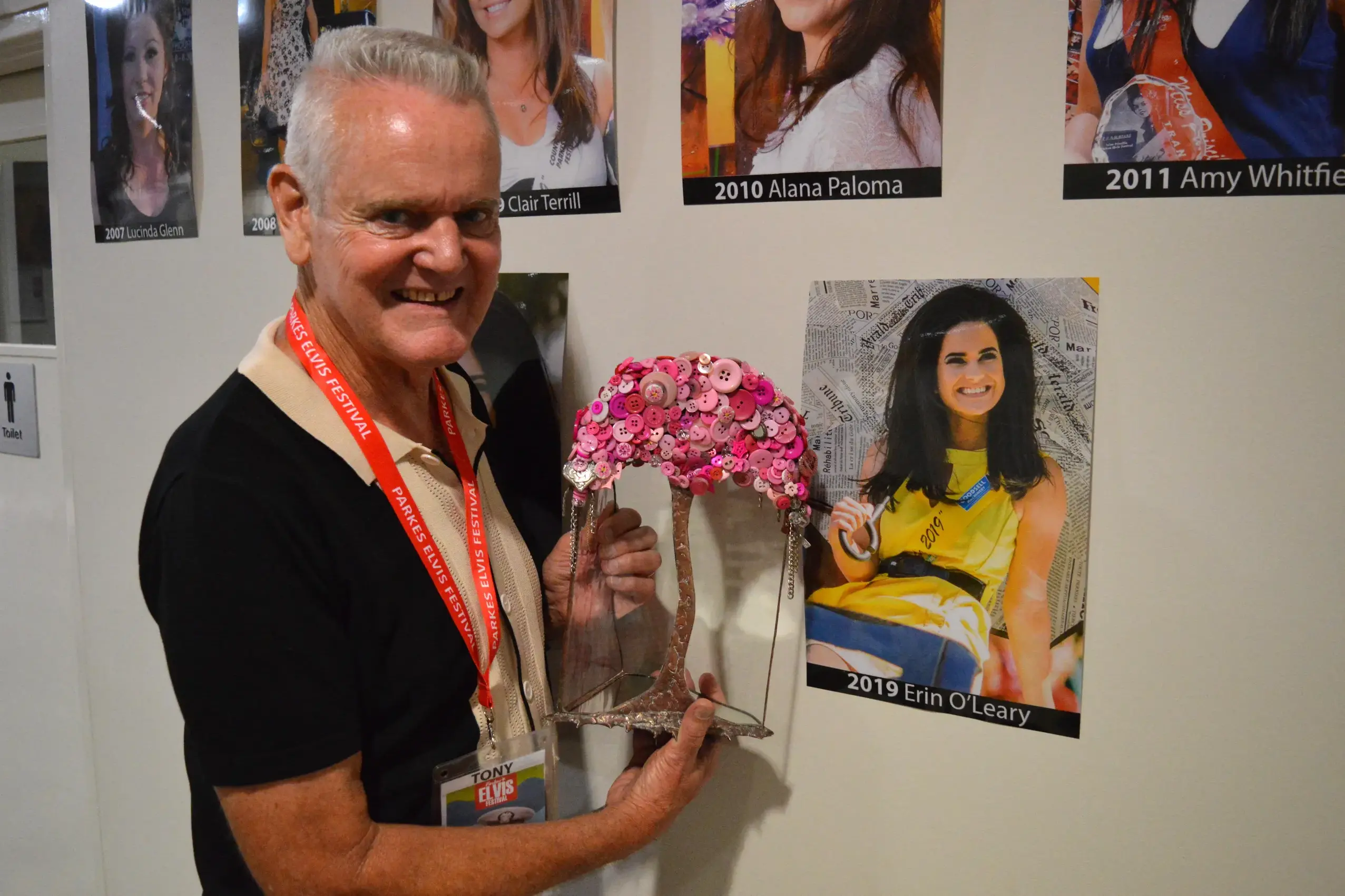 <p>Tony Fisher with the Pink Button Tree he made to fundraise for the McGrath Foundation to support women diagnosed with breast cancer like the 2019 Miss Priscilla and his friend Erin O\\'Leary. PHOTO: Christine Little</p>\\n