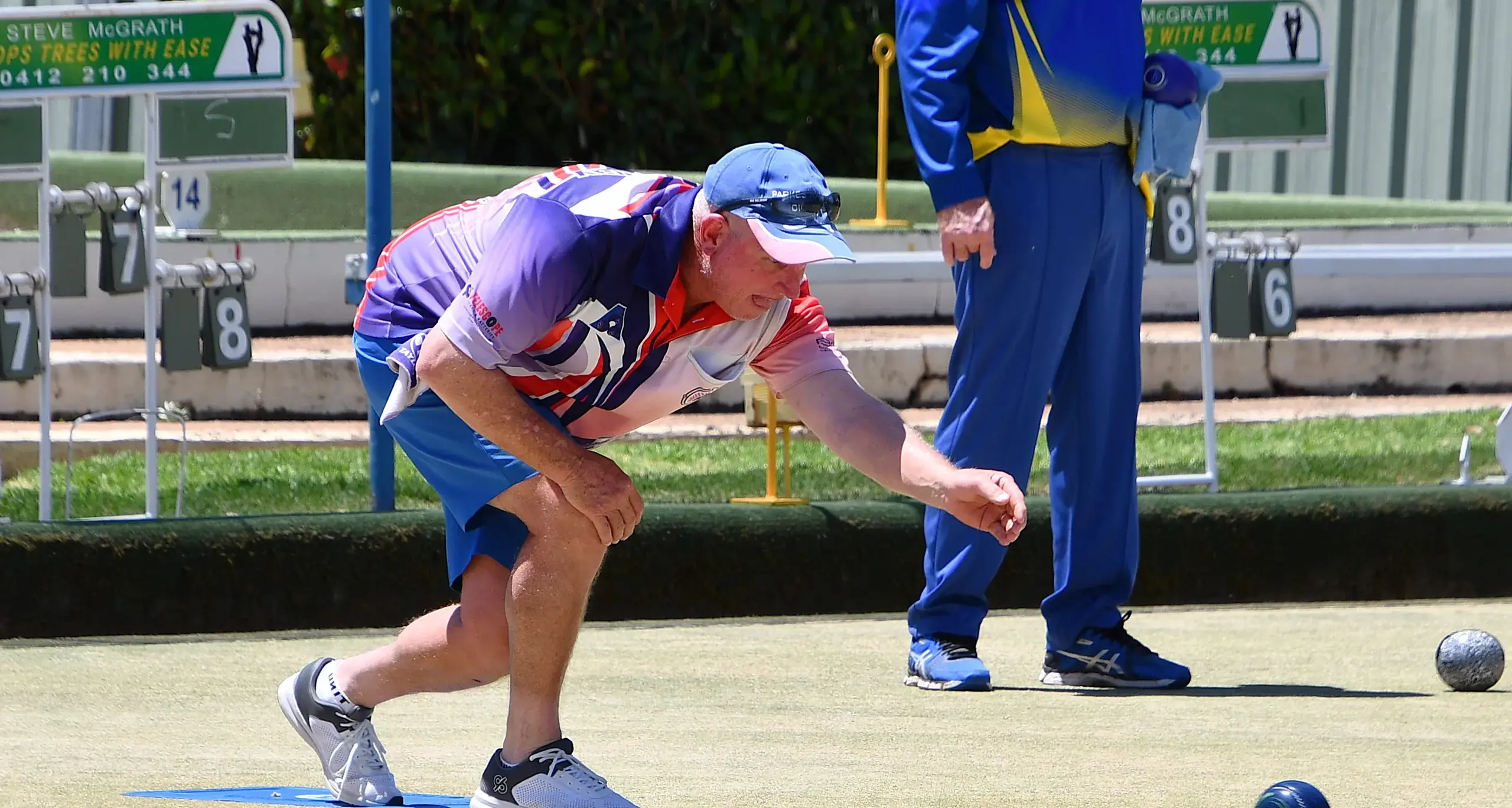 Social bowls thrive despite Elvis week heat