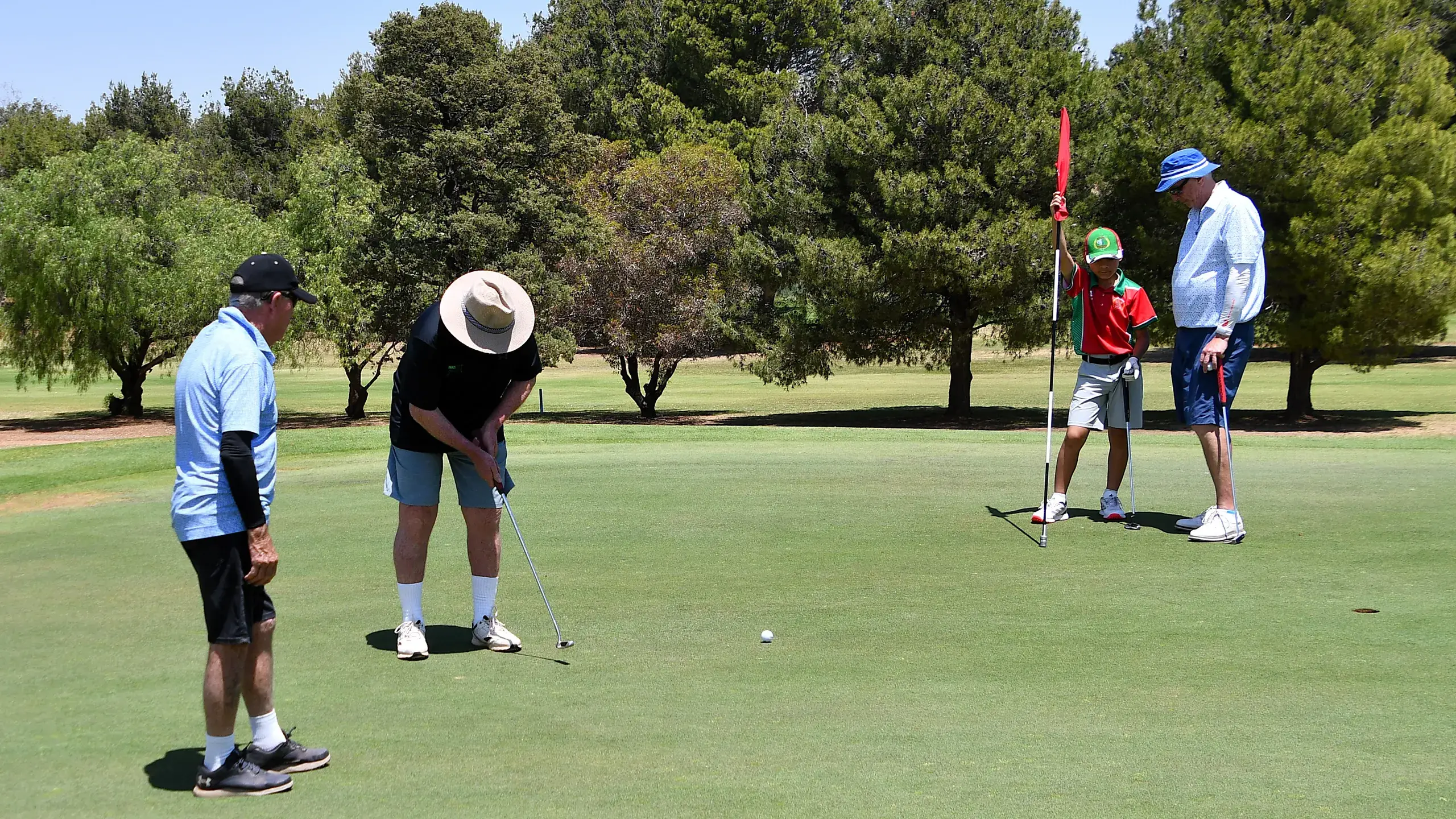 Strong winds challenge golfers, duo emerge winners