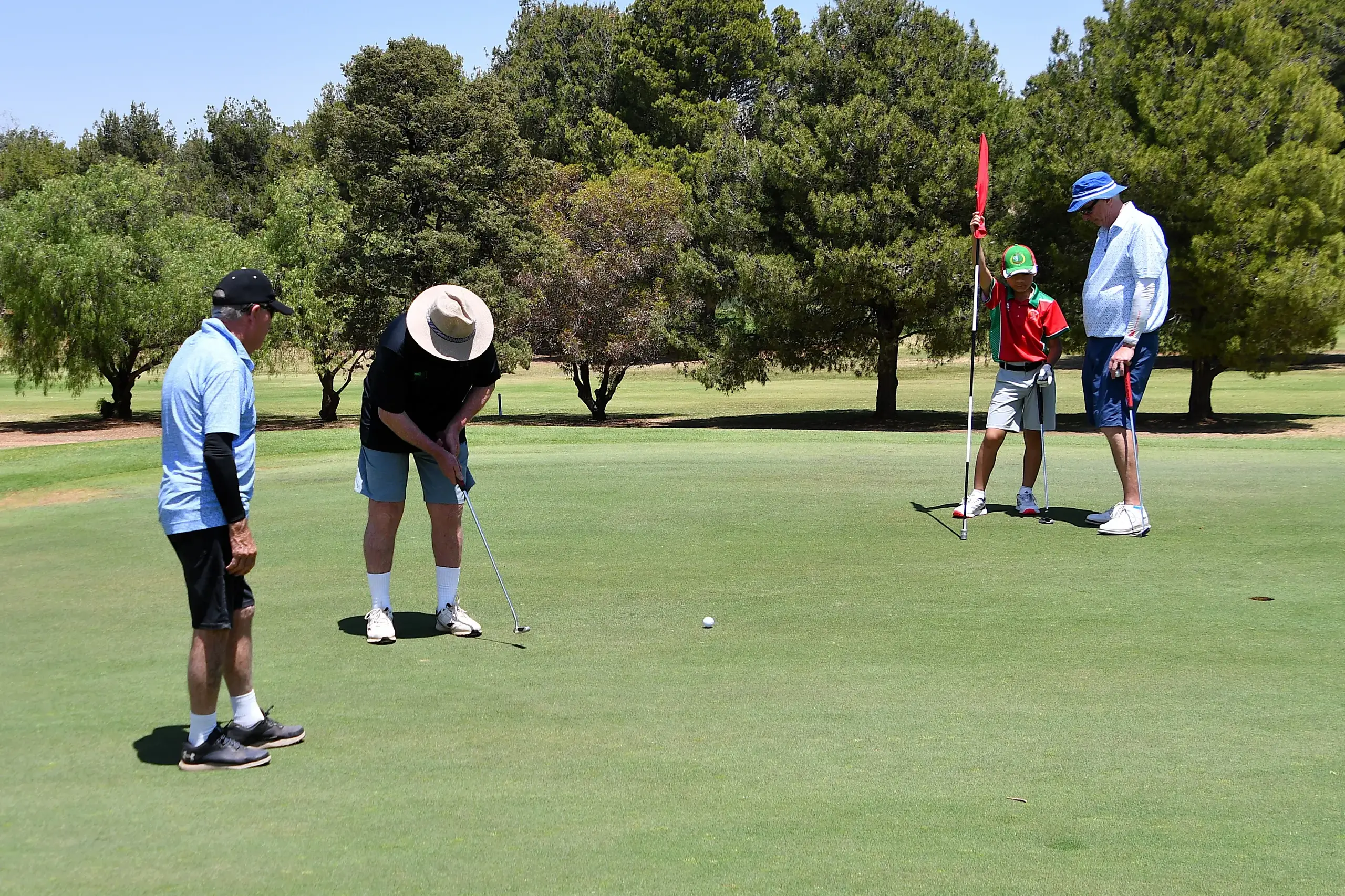 <p>Ian Hendry putts watched by Joey Davies, Ben Wu and Peter Bristol. PHOTO: Jenny Kingham</p>\\n