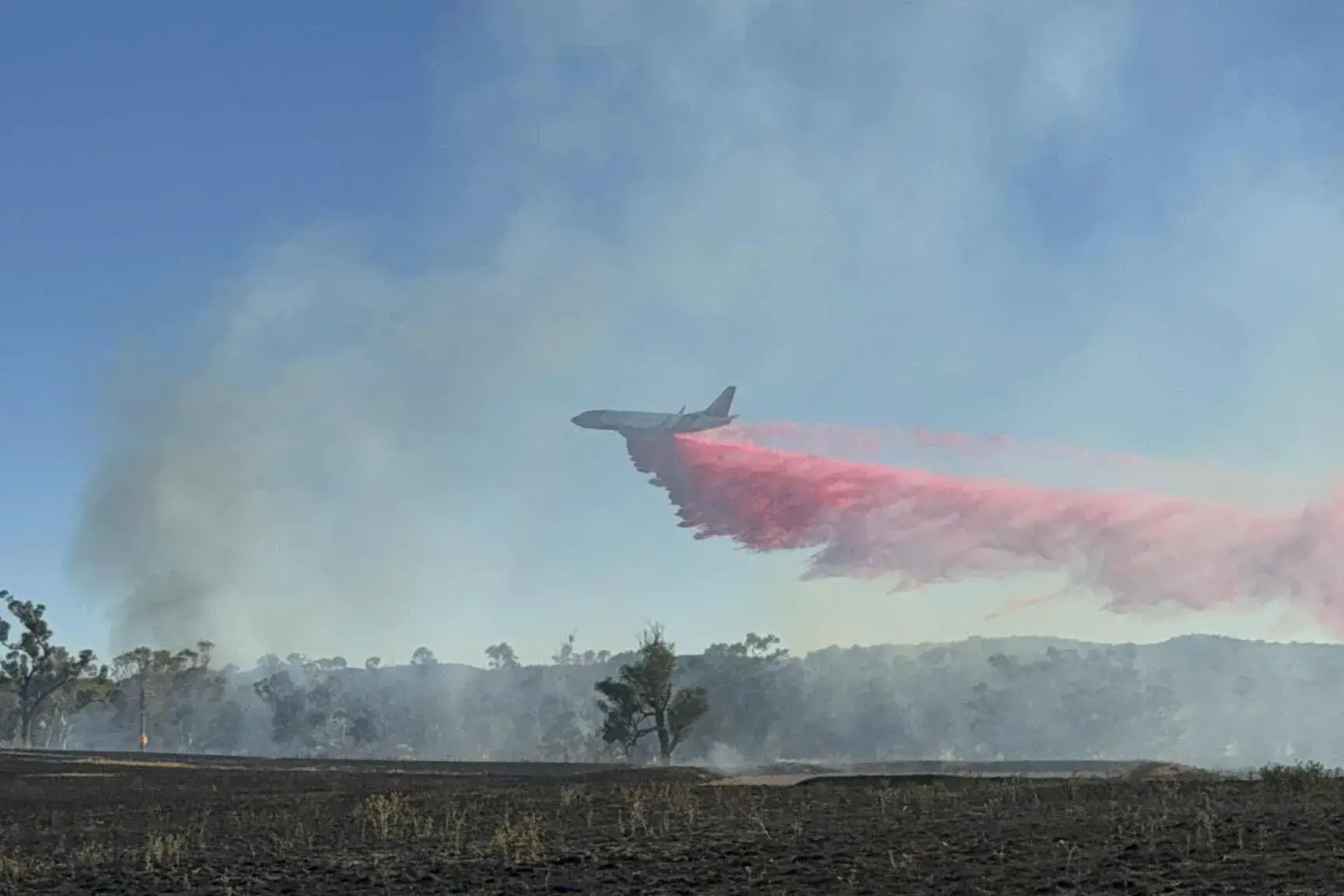 <p>Air tankers dropped fire retardant to slow the spread of the fire. PHOTOS: NSW RFS Parkes Headquarters</p>\\n