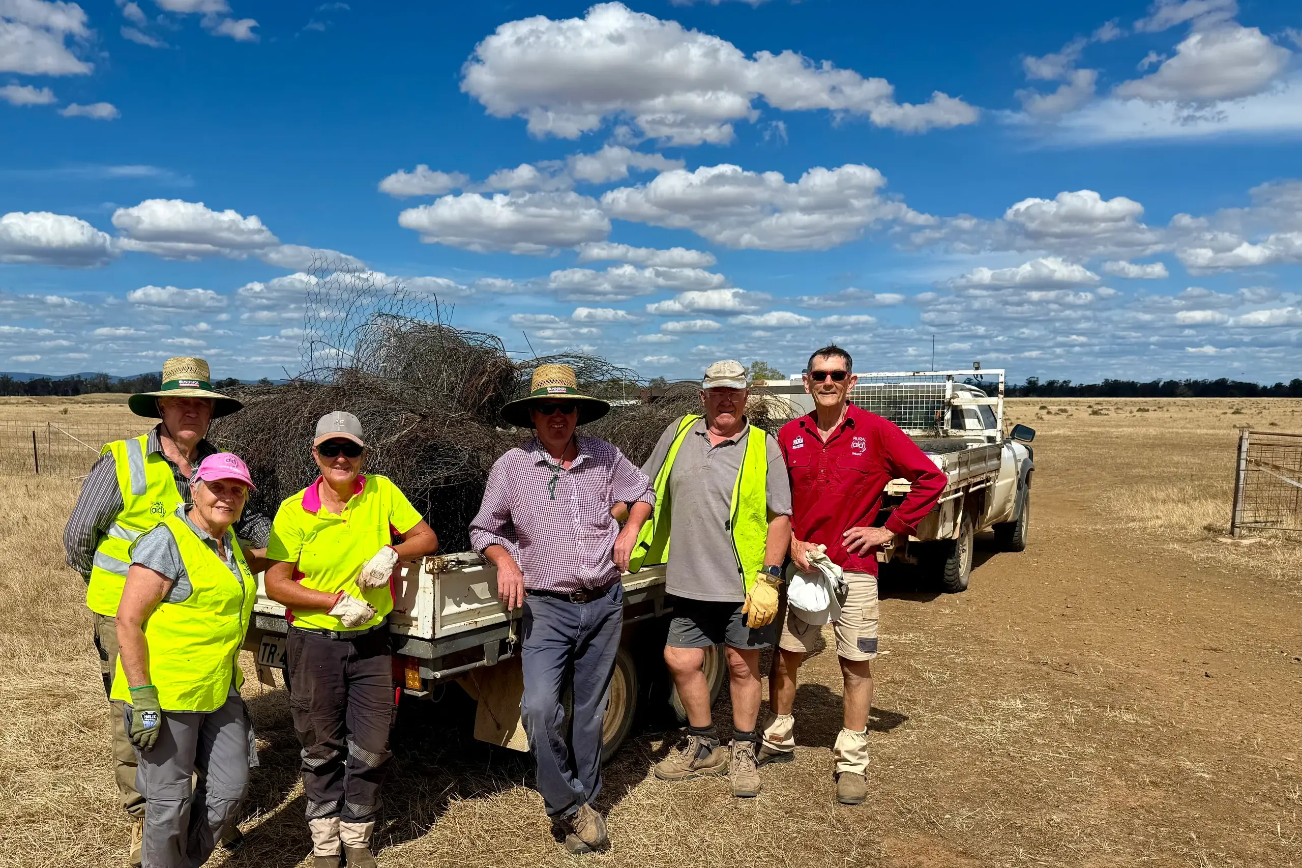 <p>Thirty five Rural Aid volunteers worked across seven farms in Peak Hill at the end of October last year - Nigel Bagley, Lii Bagley, Pauline Cusack, with Alectown farmer Rob Littlewood, and volunteers Phil Cousins and Grant Miskimmin.</p>\\n