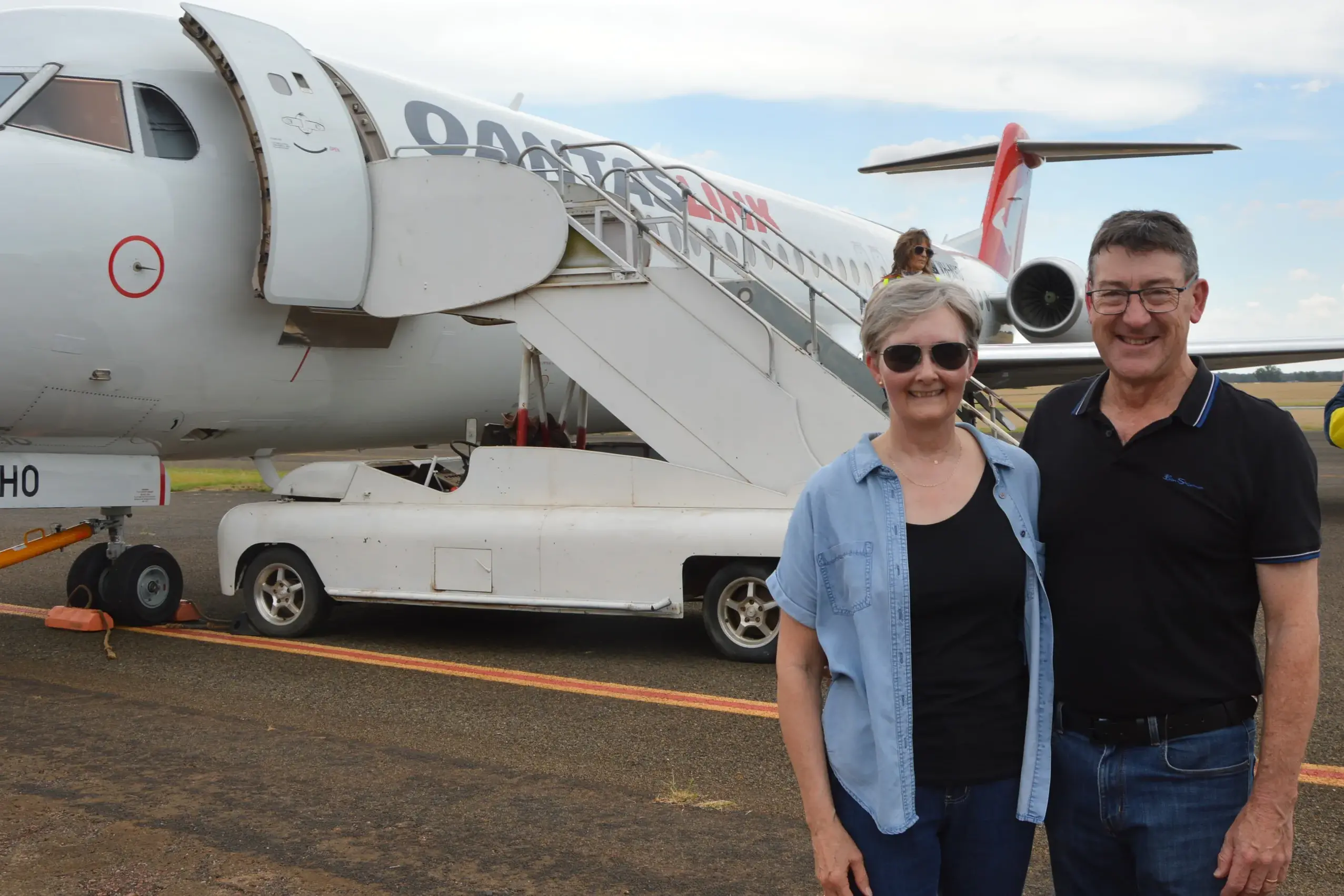 <p>Bev and Les Finn in front of Parkes HARS\\' new Fokker F100, the very aircraft their son Chris began his career flying with QantasLink in Perth. PHOTOS: Madeline Blackstock</p>\\n