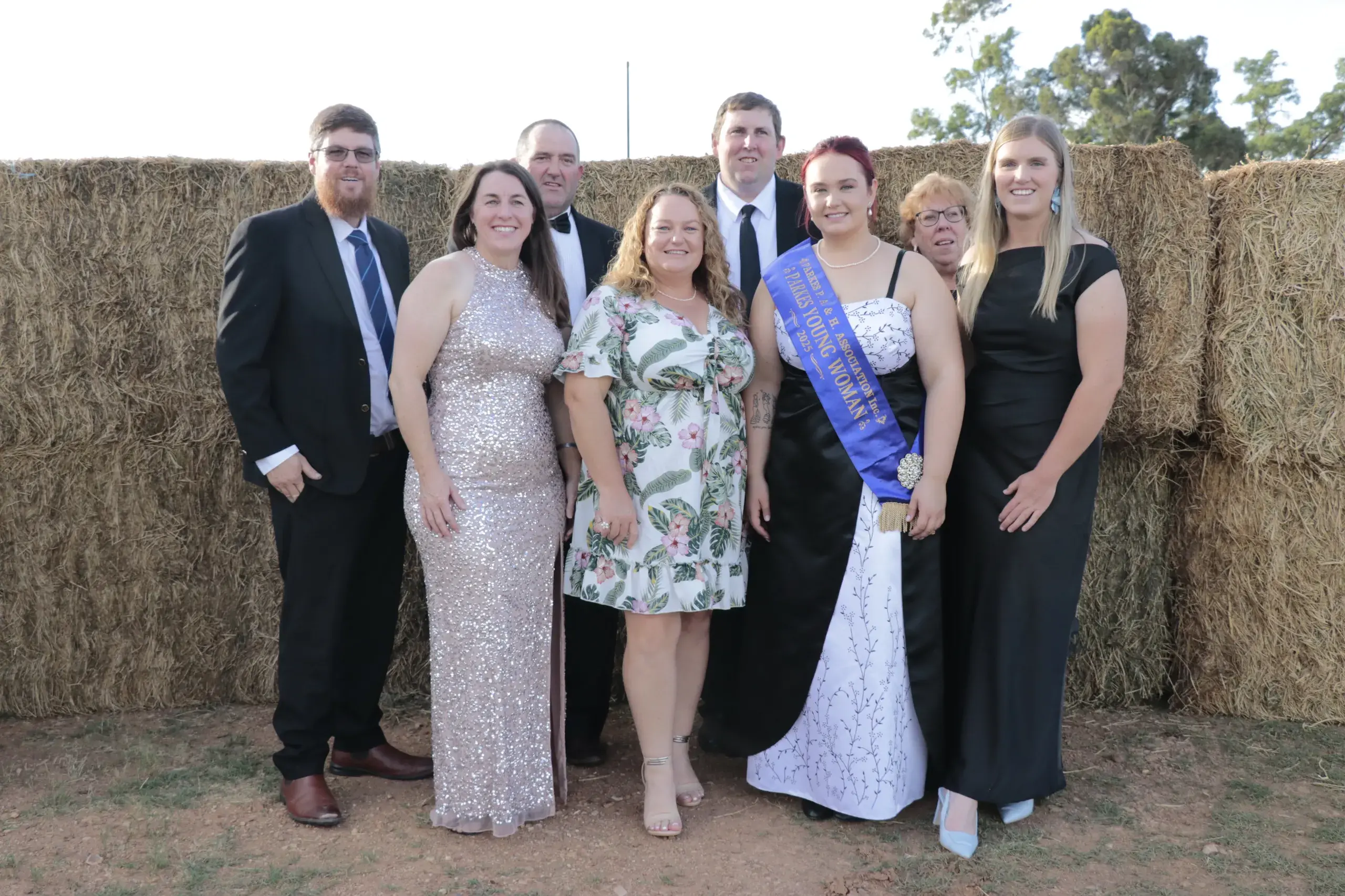 <p>Mitchell Scott, Andrew Hall, Michael Hocking, Bev Simmonds; (front) Ali Hall, Cynara Jones, Parkes Show Young Woman Bridget Mrak and Sarah Townsend at Saturday\\'s zone finals in Eugowra. </p>\\n