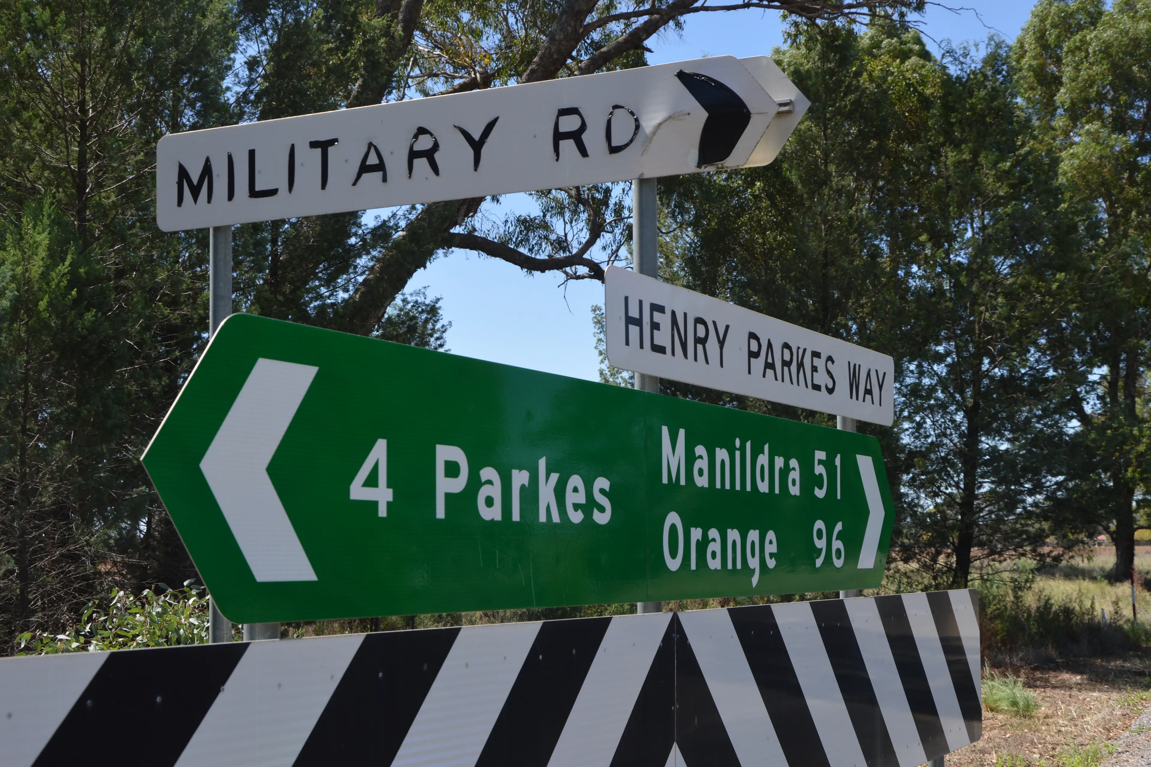 Road works over two big sections on Henry Parkes Way