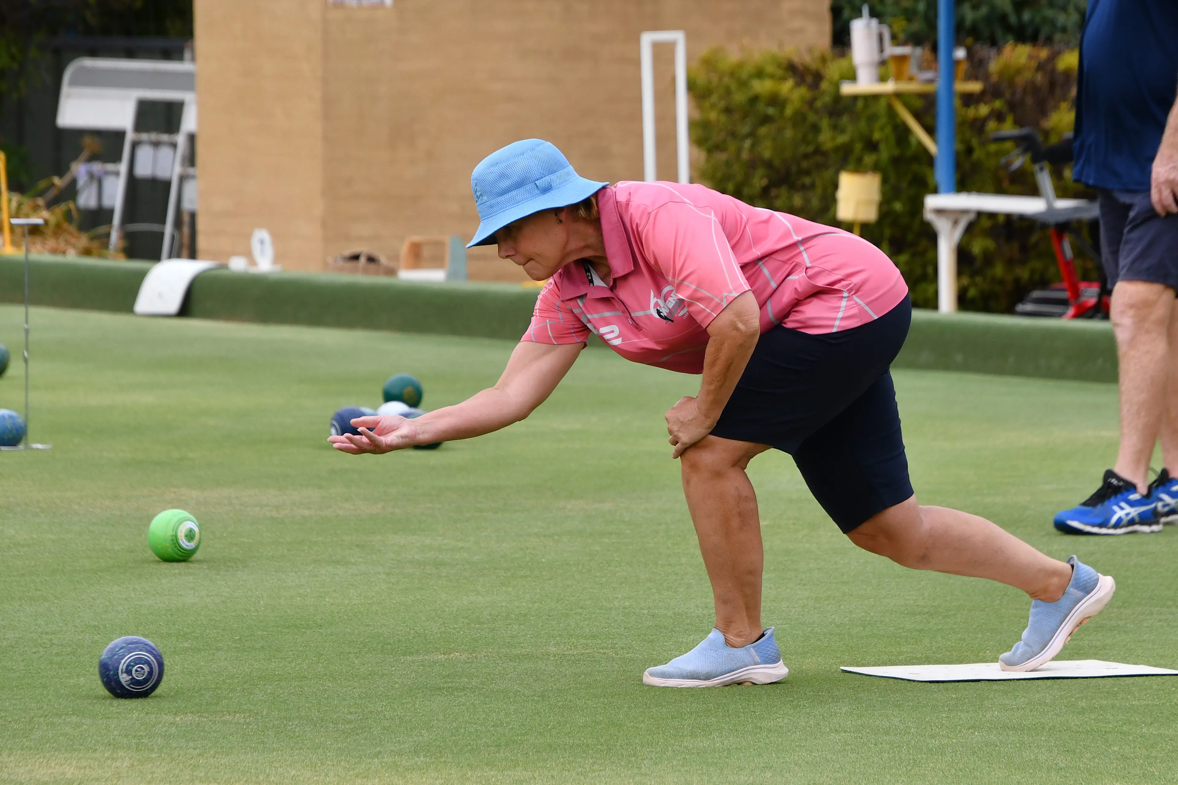 <p>Jo Simpson (pictured) and partner Steve Ryan almost had their quality opponents cornered in an epic game of social pairs. PHOTO: Jenny Kingham</p>\\n
