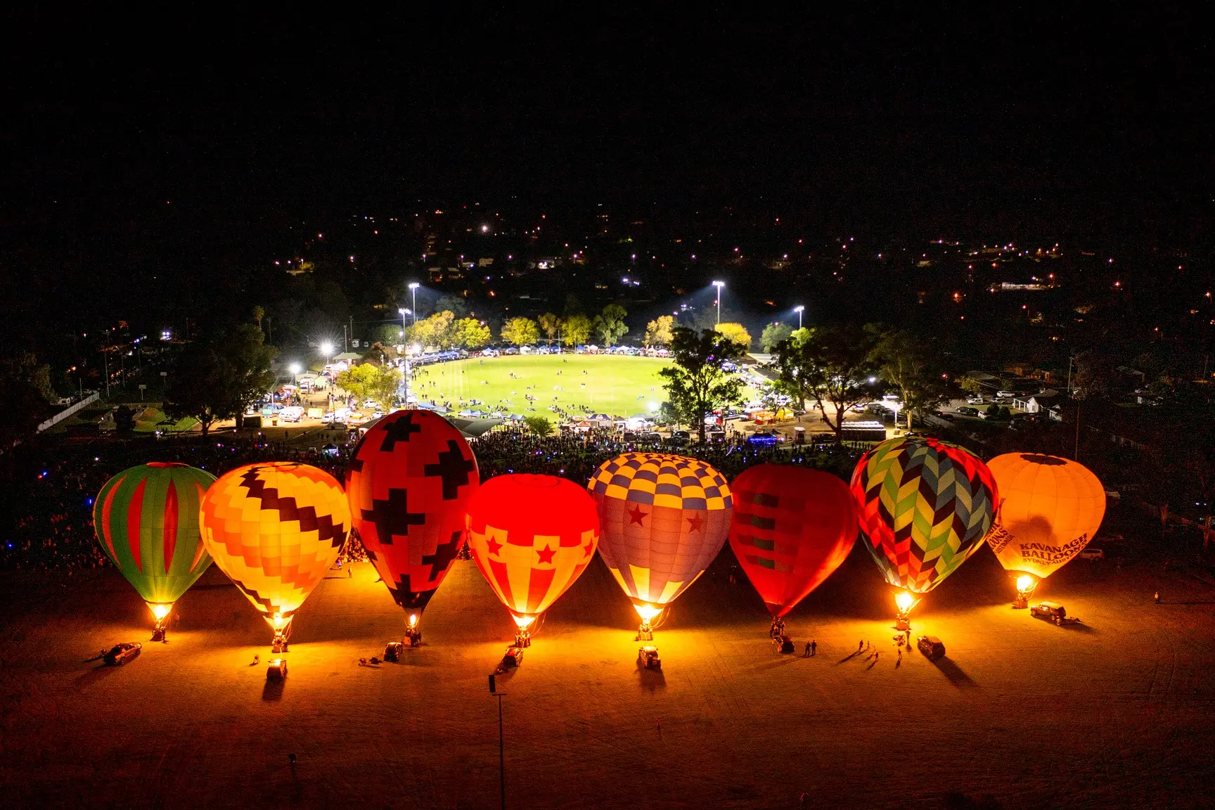 <p>It\\'s always an amazing spectacle with balloons lighting up the night sky at the Cabonne Community Glow at the Canowindra Sportsgrounds, this Saturday, 18 April.</p>\\n