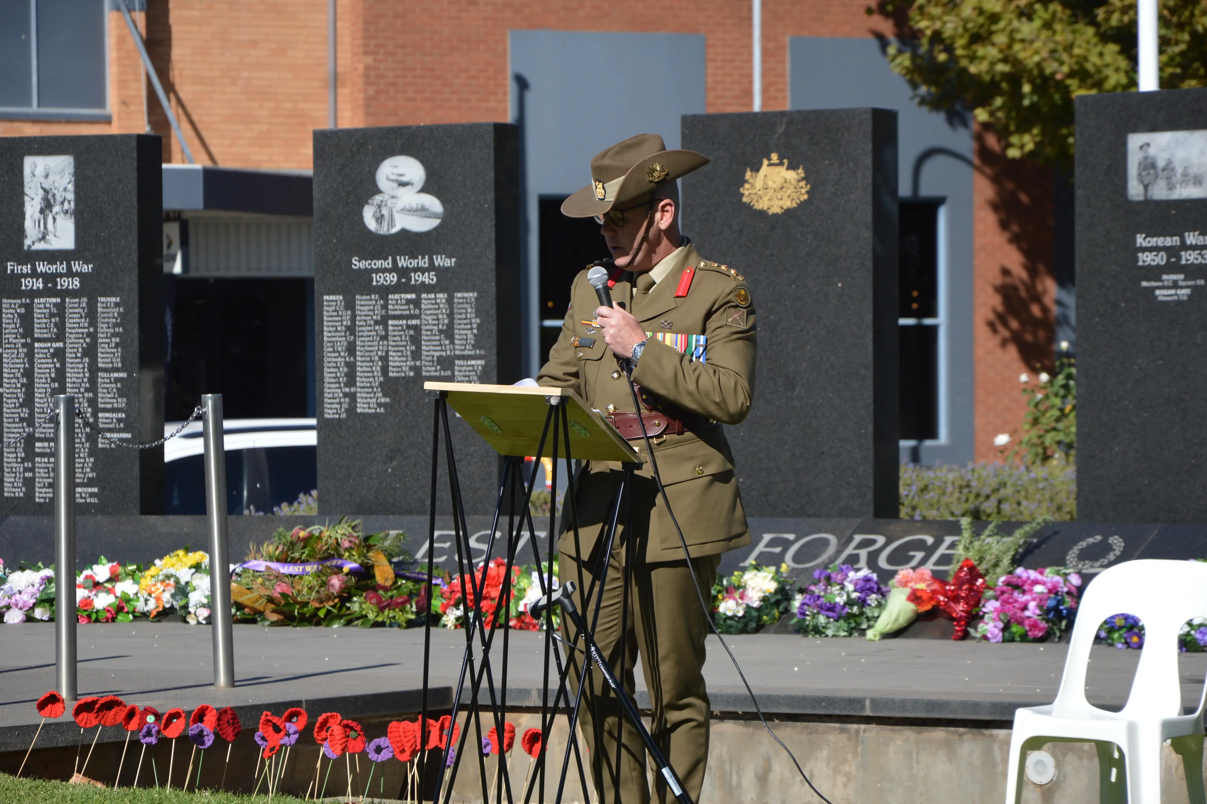 <p>Colonel Michael Mudie returned home to Parkes to be our special guest speaker on ANZAC Day. PHOTOS: Christine Little</p>\\n