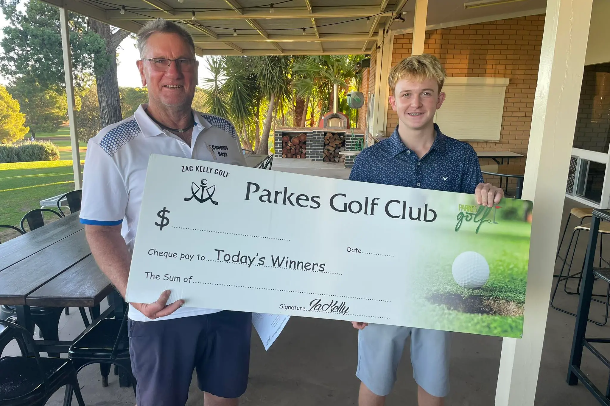 <p>Mick Della Ca from the Parkes Golf Club congratulated the Saturday\\'s youngest starter Fletcher Matthews on his whopping 42 point win.</p>\\n