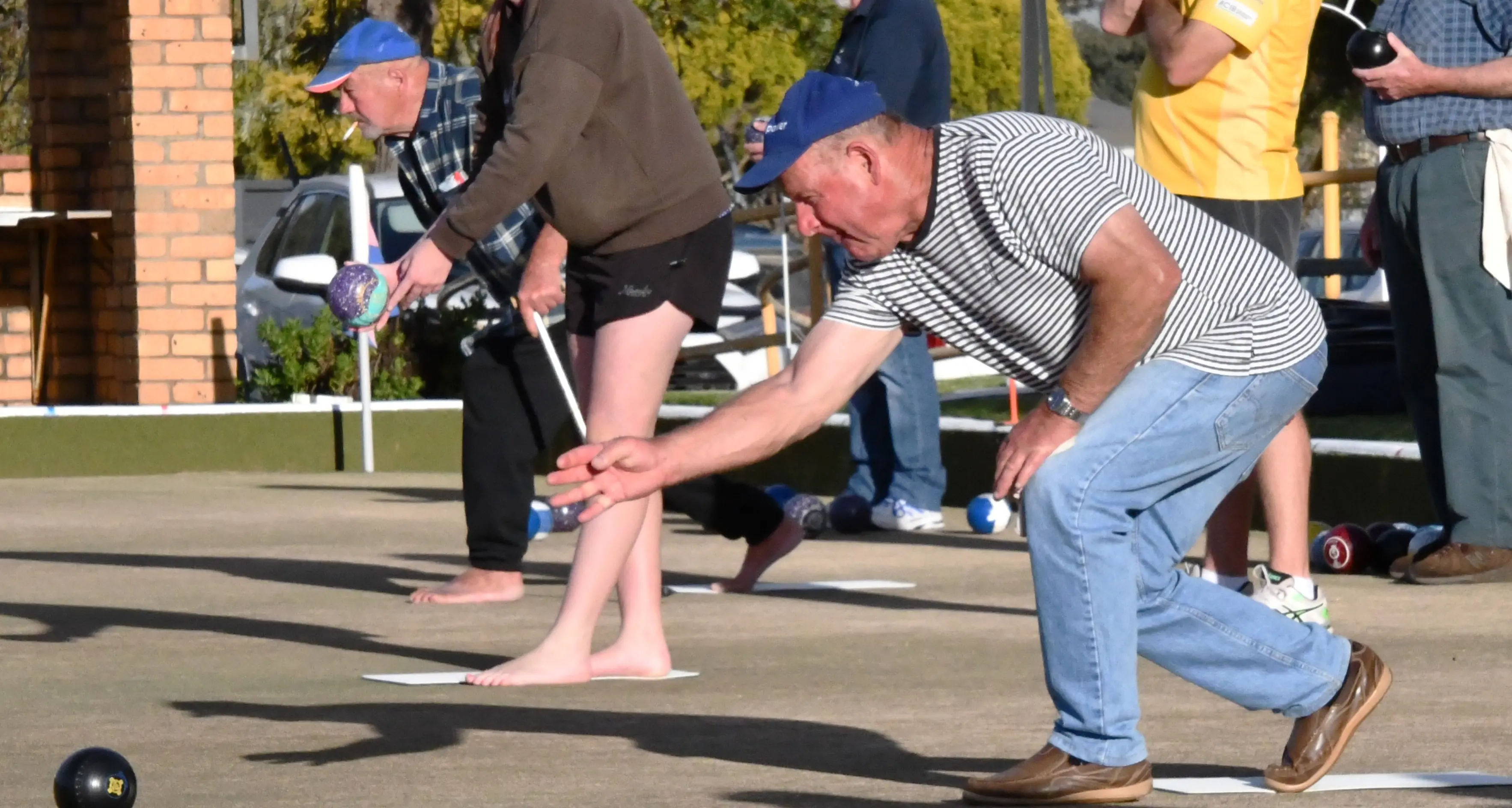 Bowlers brave winter chill with good numbers on Saturday