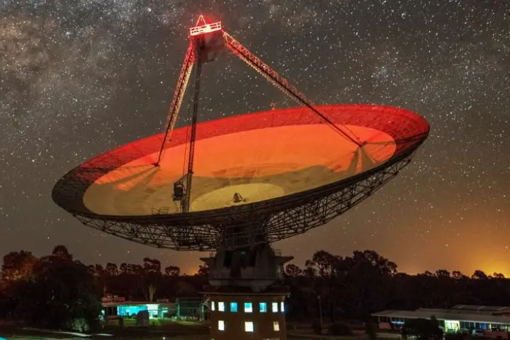 <p>There will be astronomy talks and a stargazing evening at the Parkes Dish these school holidays.</p>\\n