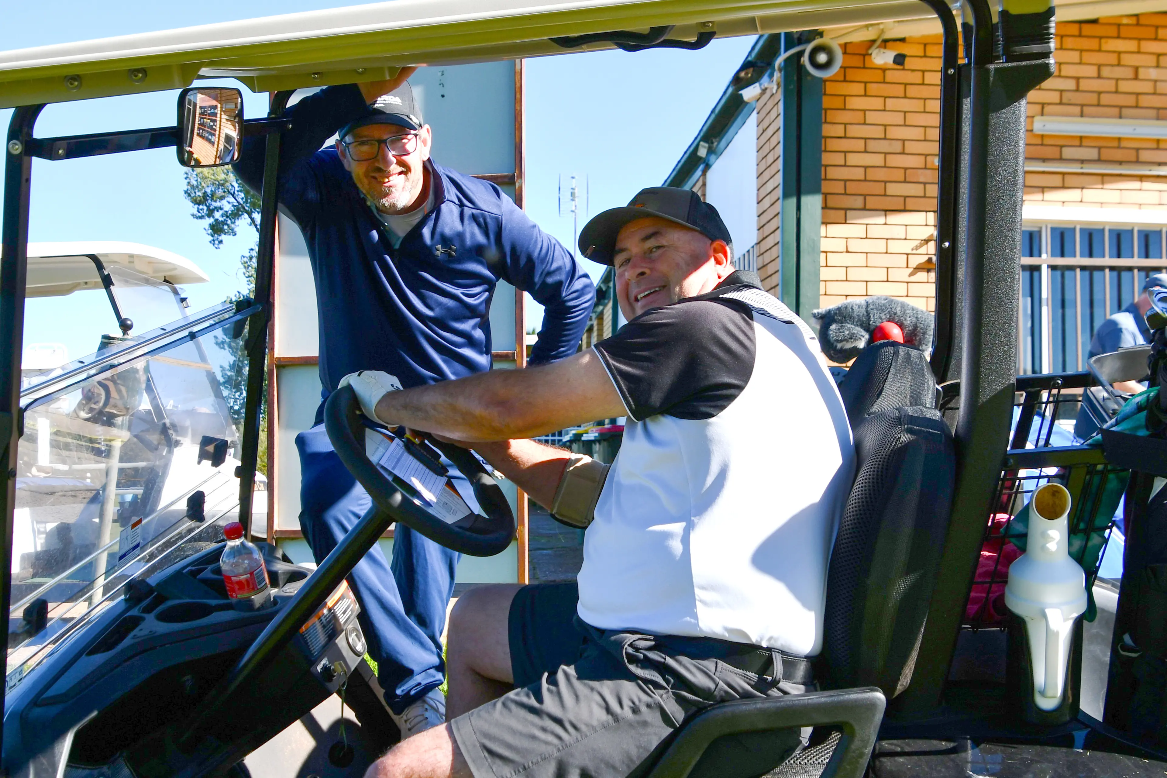 <p>Denis Howard and John Green ready to tee off at the Parkes Golf Course. PHOTO: Jenny Kingham</p>\\n