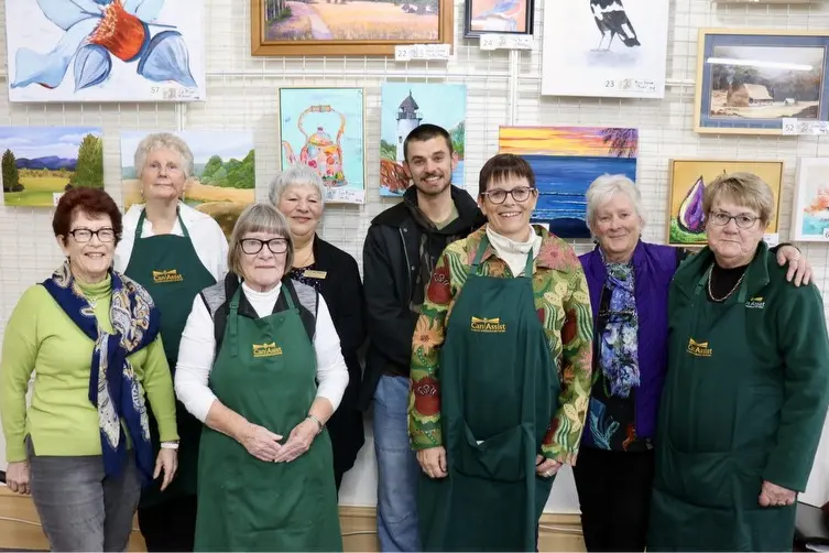 <p>Peak Hill Can Assist volunteers, back, Barbara Parkin, Maria Harrison and Nathan Wright; front, Maria George, Linda Gaunt, Pauline Allen, Kerry West, Anne O\\u2019Leary.</p>\\n