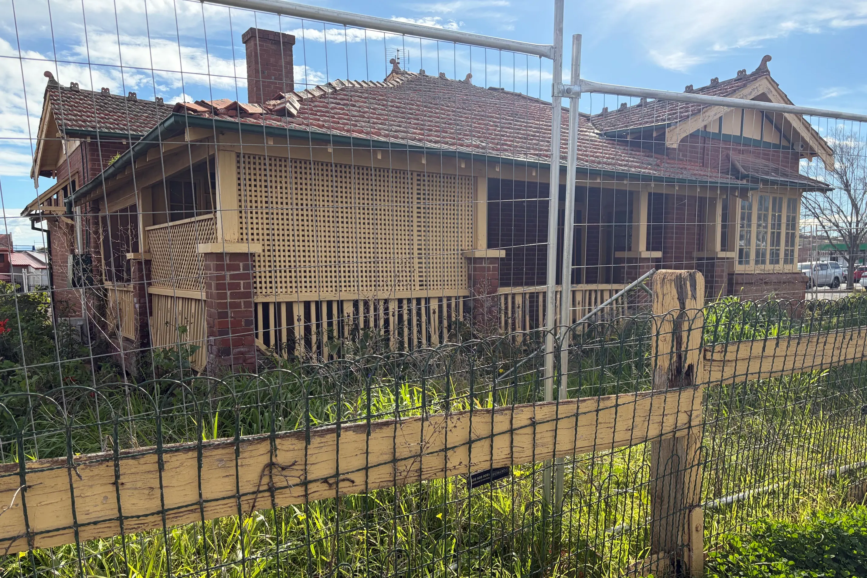 <p>The demolition of the derelict dwelling at 60 Currajong Street has been approved and is expected to make way for future public car parking.</p>\\n