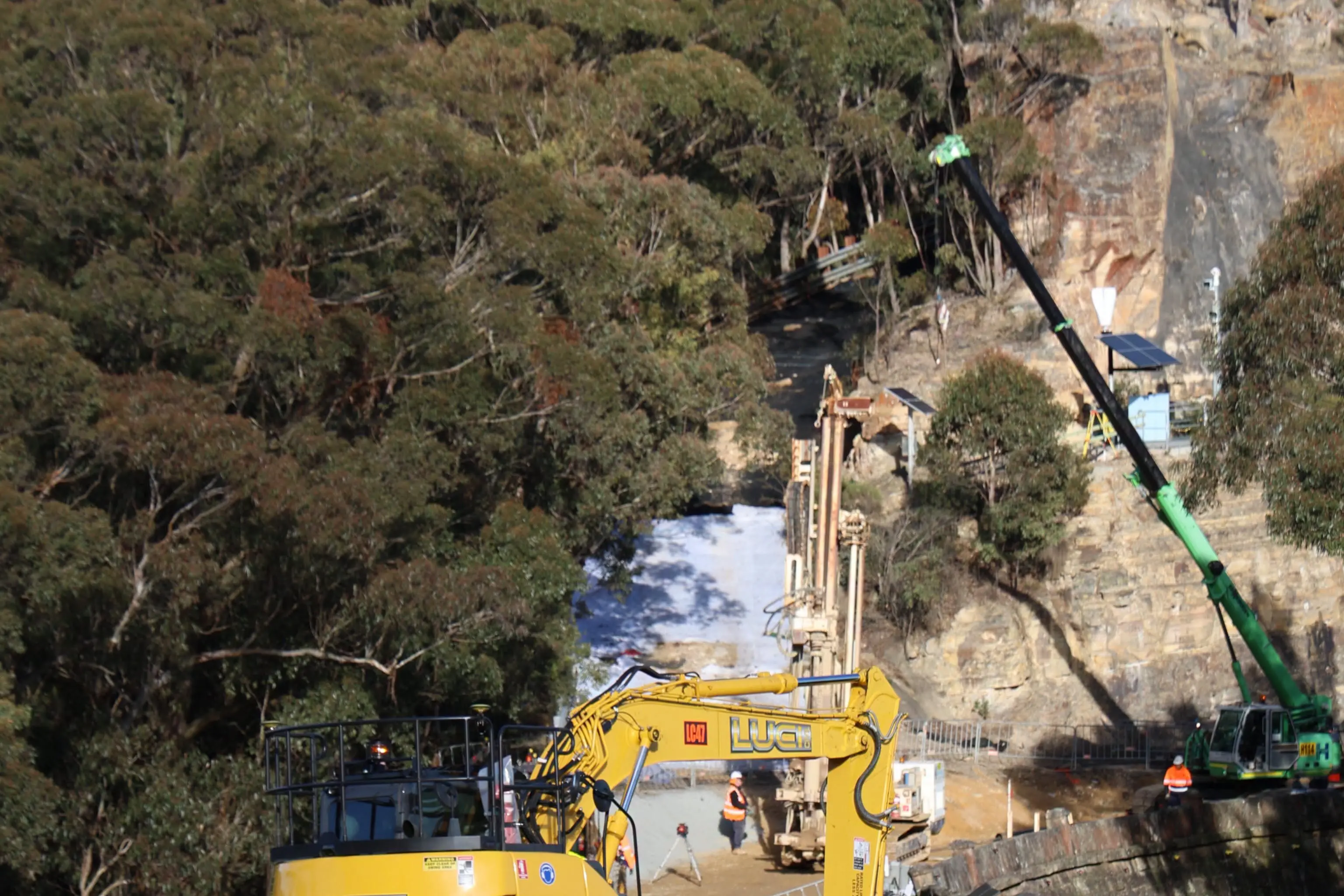 <p>The joint investment from state and federal governments will also deliver an additional eastbound climbing lane on the Great Western Highway, permanently widening this critical link between the Blue Mountains and the Central West. PHOTO:MP Jenny Aitchison\\u2019s Facebook page</p>\\n