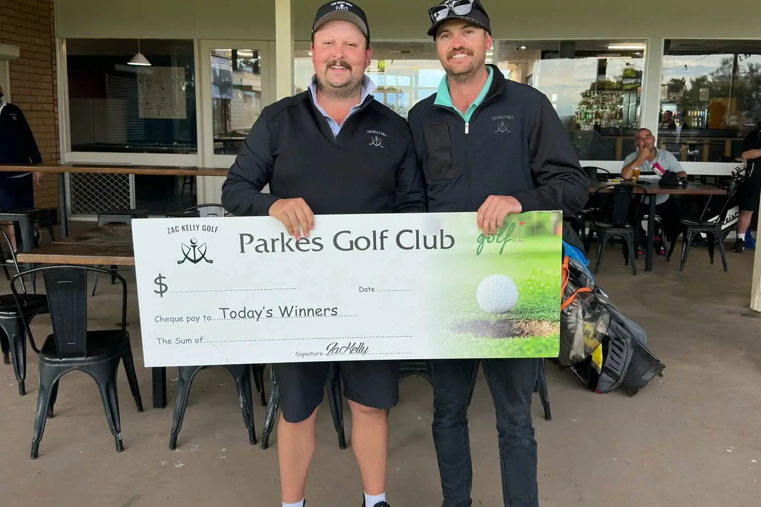 <p>Blake Parker has been a standout player on the Parkes fairway of late, he\\'s pictured here with golf pro Zac Kelly collecting the winnings from last weekend\\'s play.</p>\\n