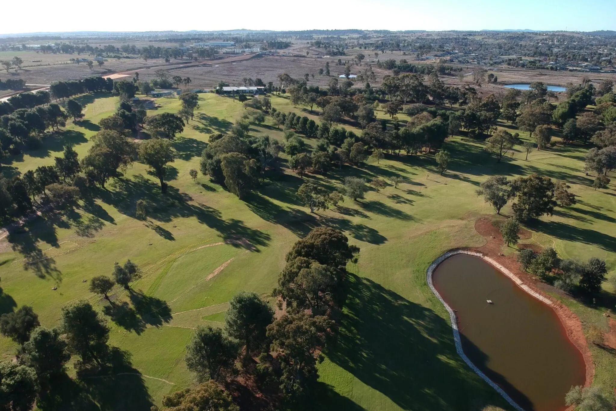<p>Parkes golf course.</p>\\n