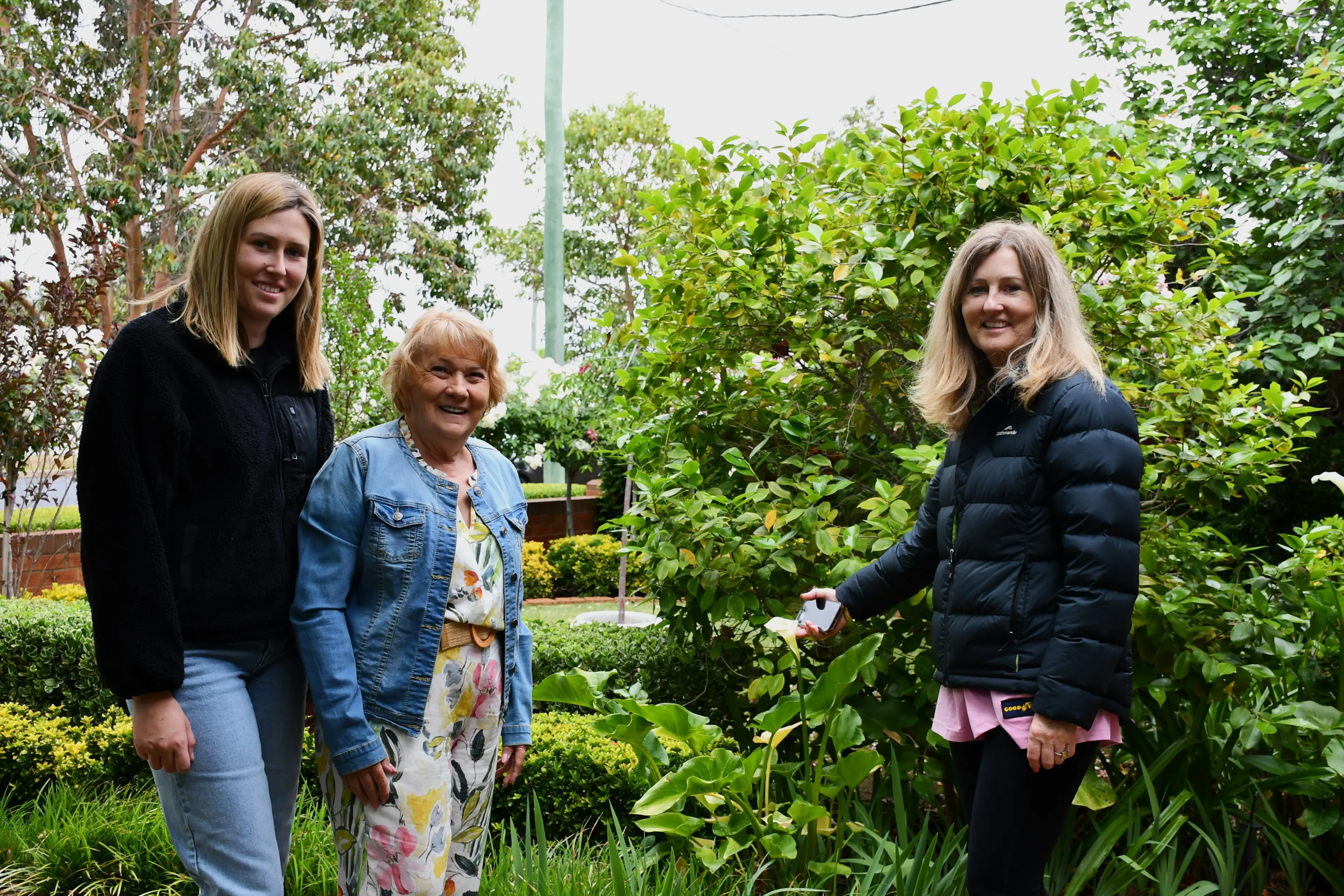 <p>Amelia Callagham, Margaret Robinson and Janet Callaghan in Margaret\\u2019s garden during last year\\'s open gardens event. PHOTO: Jenny Kingham</p>\\n