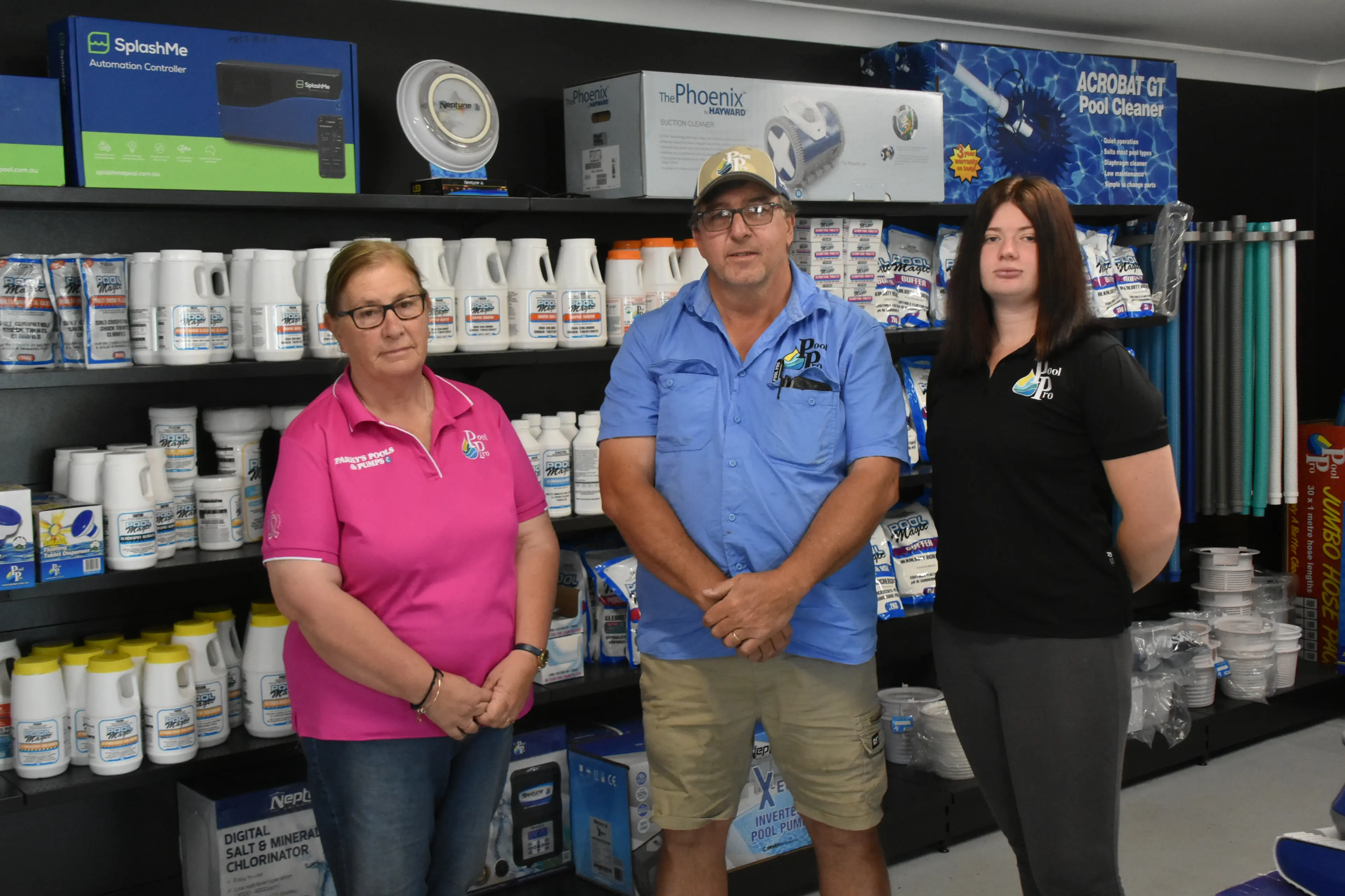 <p>Sue, John and Autumn Park encourage community members to come down to Pool Pro Parkes this Saturday for their open day.</p>\\n